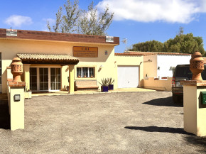 Living with Garage and seaview Living with Garage and seaview